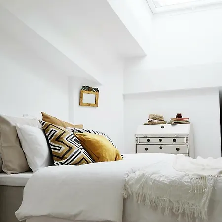 Roost Kasarmi Apartman